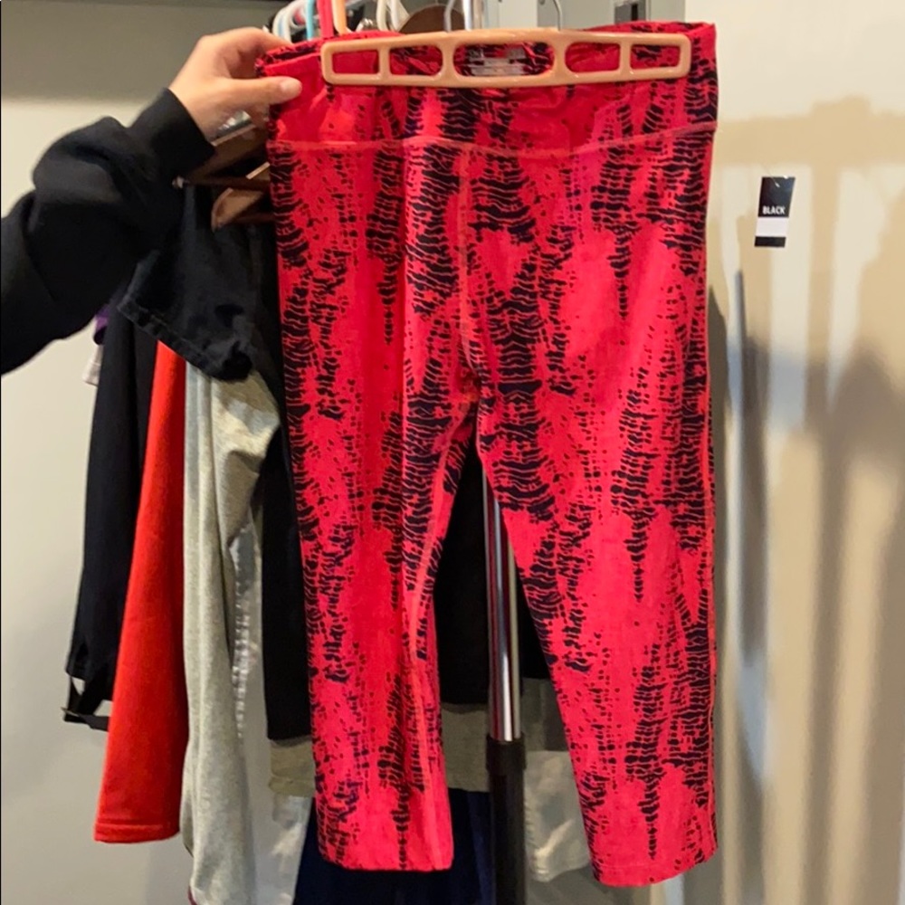 RedBlack  Under Armour Capri